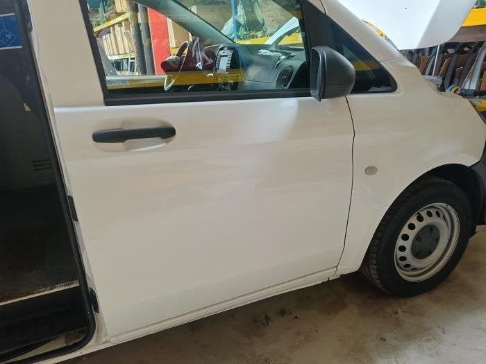 Portier 2Deurs rechts van een Mercedes Vito (149), Gebruikt, -, Deur, Ophalen of Verzenden