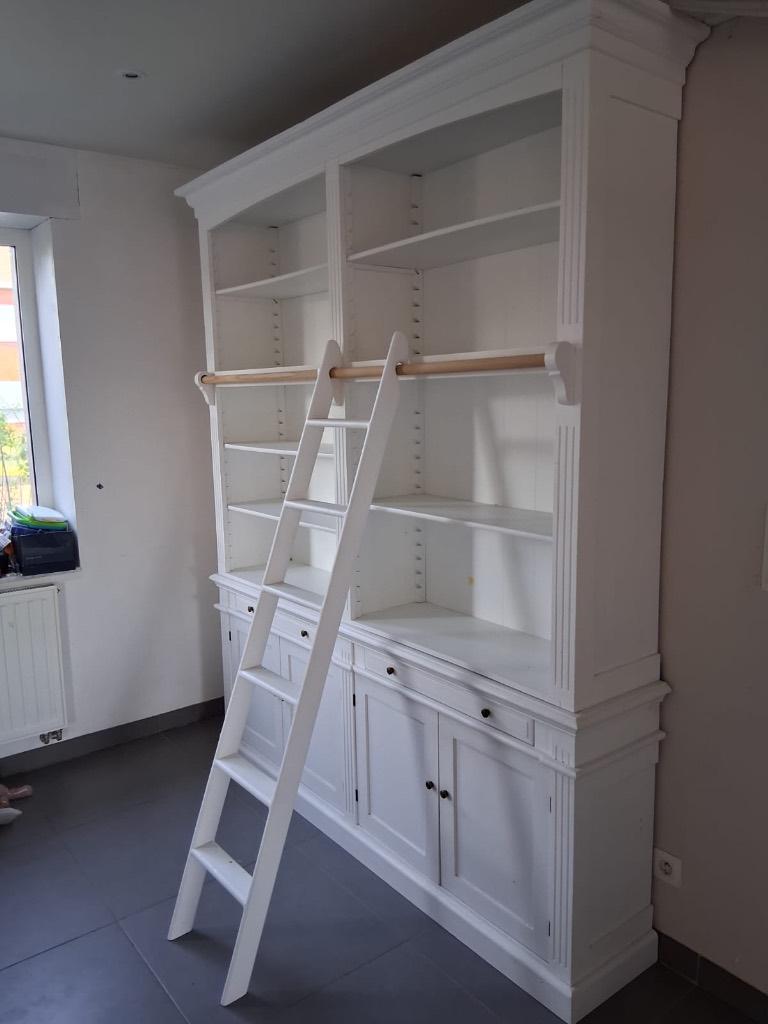 Maisons du Monde “Versailles” boekenkast met ladder – wit, Huis en Inrichting, Ophalen, Gebruikt, Met deur(en), 200 cm of meer
