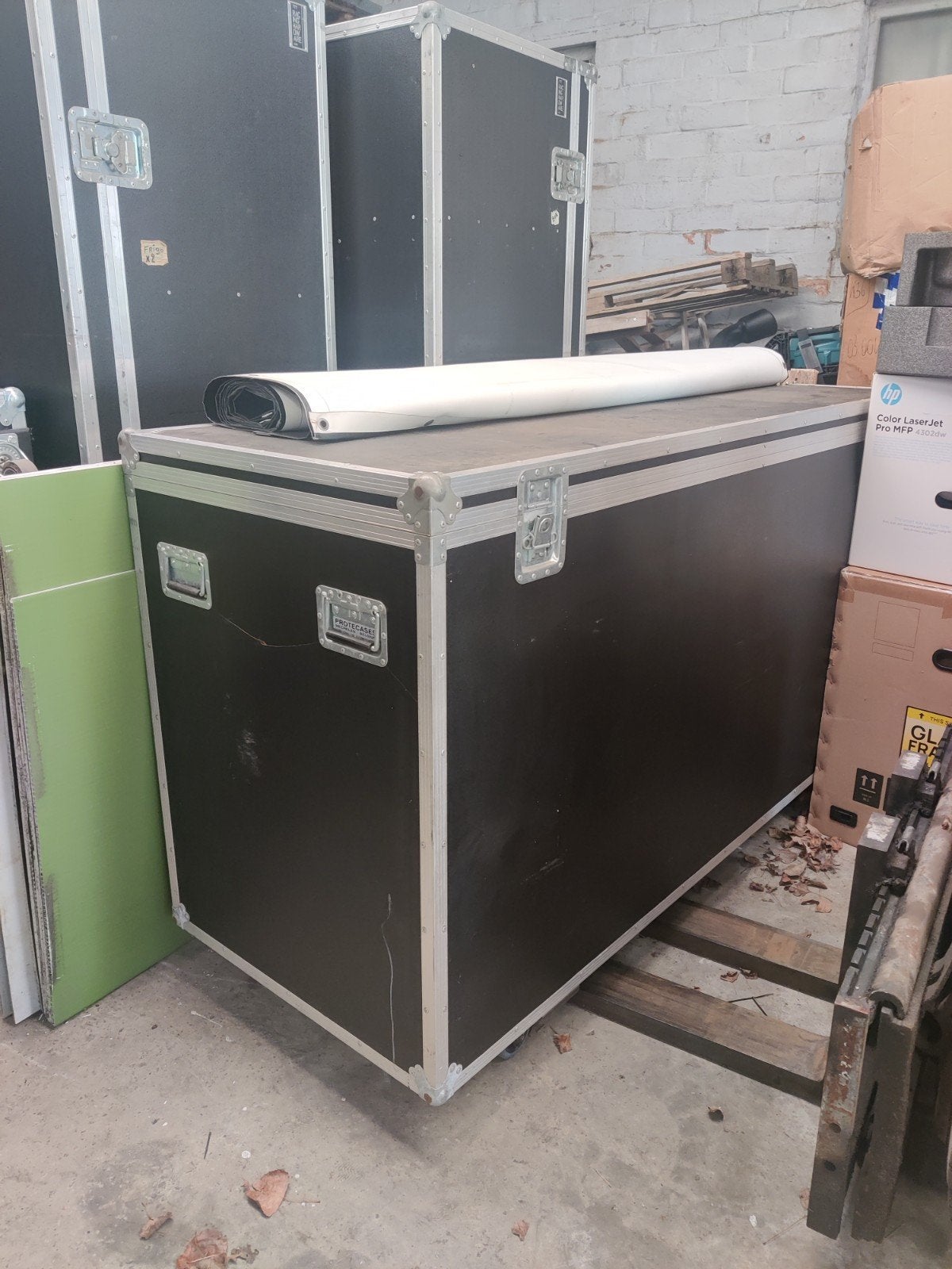 Grote flightcase, Ophalen
