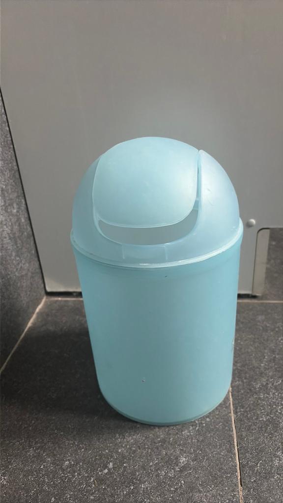 Petite poubelle bleue, Ophalen, Kunststof, Zo goed als nieuw, Minder dan 10 liter
