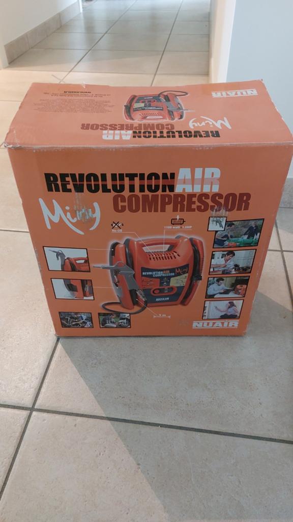 Mini aircompressor, Doe-het-zelf en Bouw, Compressors, Ophalen, 6 tot 10 bar, Zo goed als nieuw, 200 tot 400 liter/min