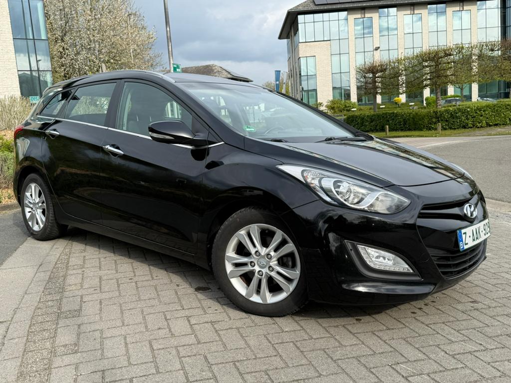 Hyundai I30 SW 1.6crdi Automaat, Auto's, Hyundai, Stof, Zwart, 4 cilinders, Zwart