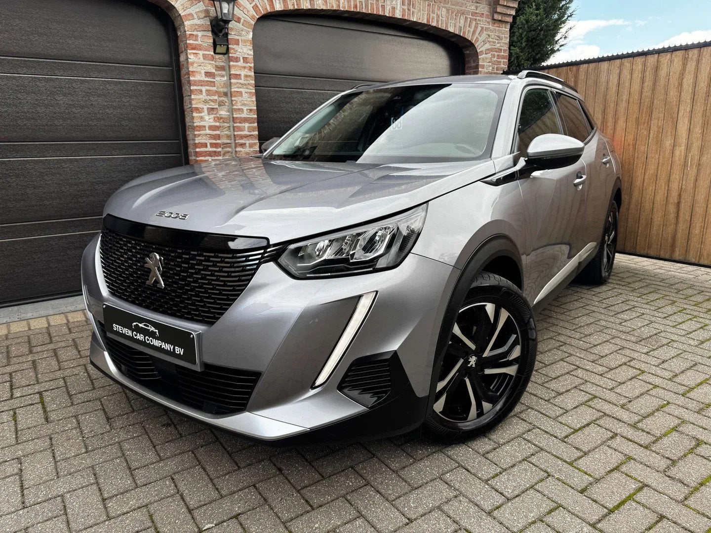 Peugeot 2008 | ALLURE | FULL LED | NAVI | CARPLAY | LEDER |, Autos, Euro 6, Entreprise, Boîte manuelle, Noir