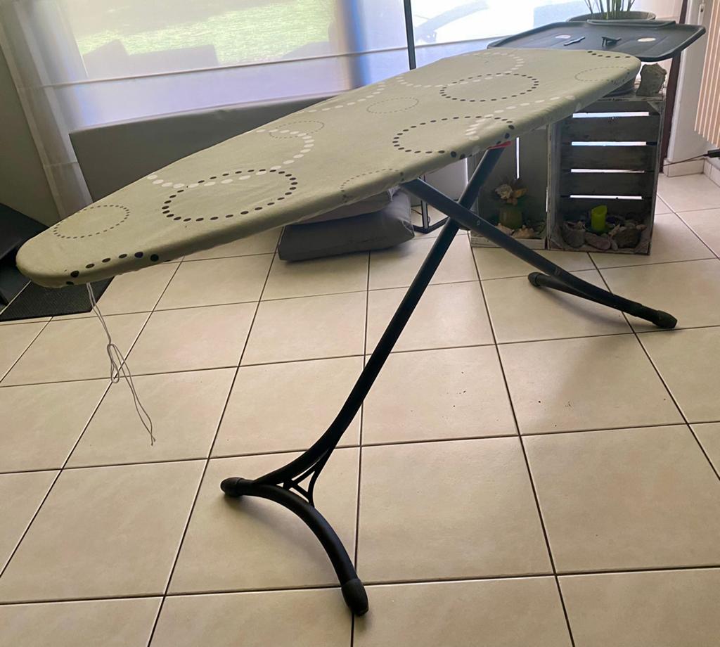 Strijkplank, grijs, 133x46 cm, Ophalen, Gebruikt