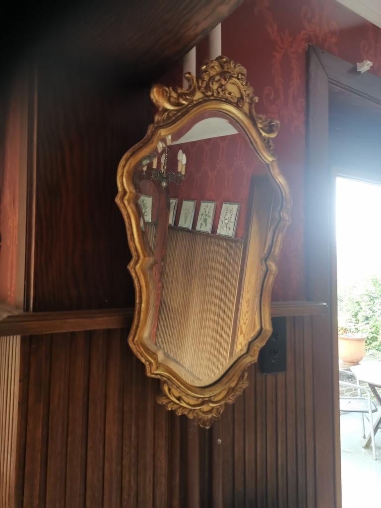 vergulde spiegel, Ophalen