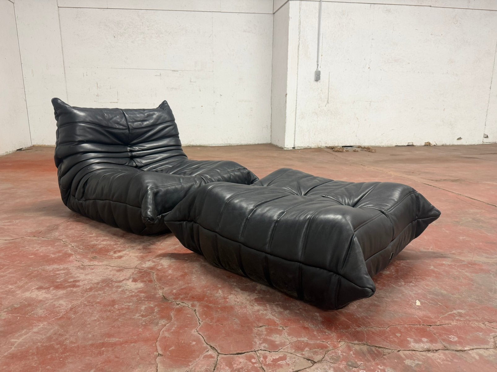 Ligne Roset Togo original 1pl + pouf, cuir noir M. Ducaroy, Maison & Meubles, Enlèvement ou Envoi, Cuir, Sede cassina b&b italia artifort leolux knoll vitra mah jong cor