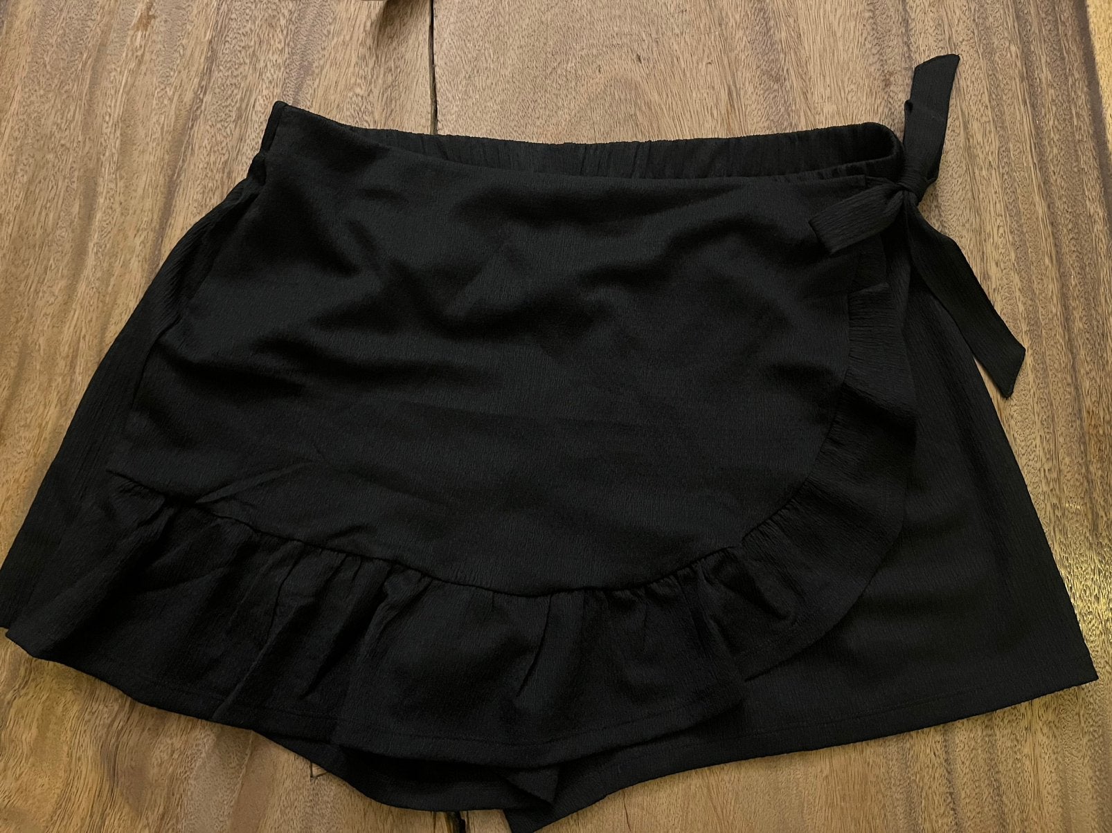 Short noir avec nœud sur le côté., Enlèvement ou Envoi, Taille 56/58 (XL), Noir