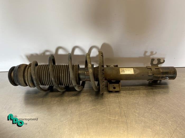 Schokdemperpoot rechts-voor van een Volkswagen Polo (Polo 09, Gebruikt, -, Volkswagen, -