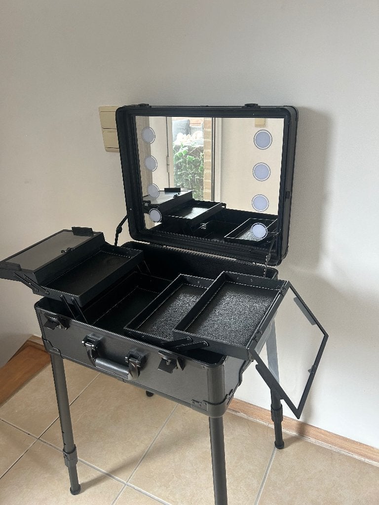 Make up tafel koffer, Handtassen en Accessoires, Koffers, Gebruikt, Leer, Wieltjes, Ophalen