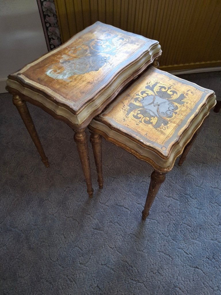 2 antieke bijzettafeltjes, Ophalen