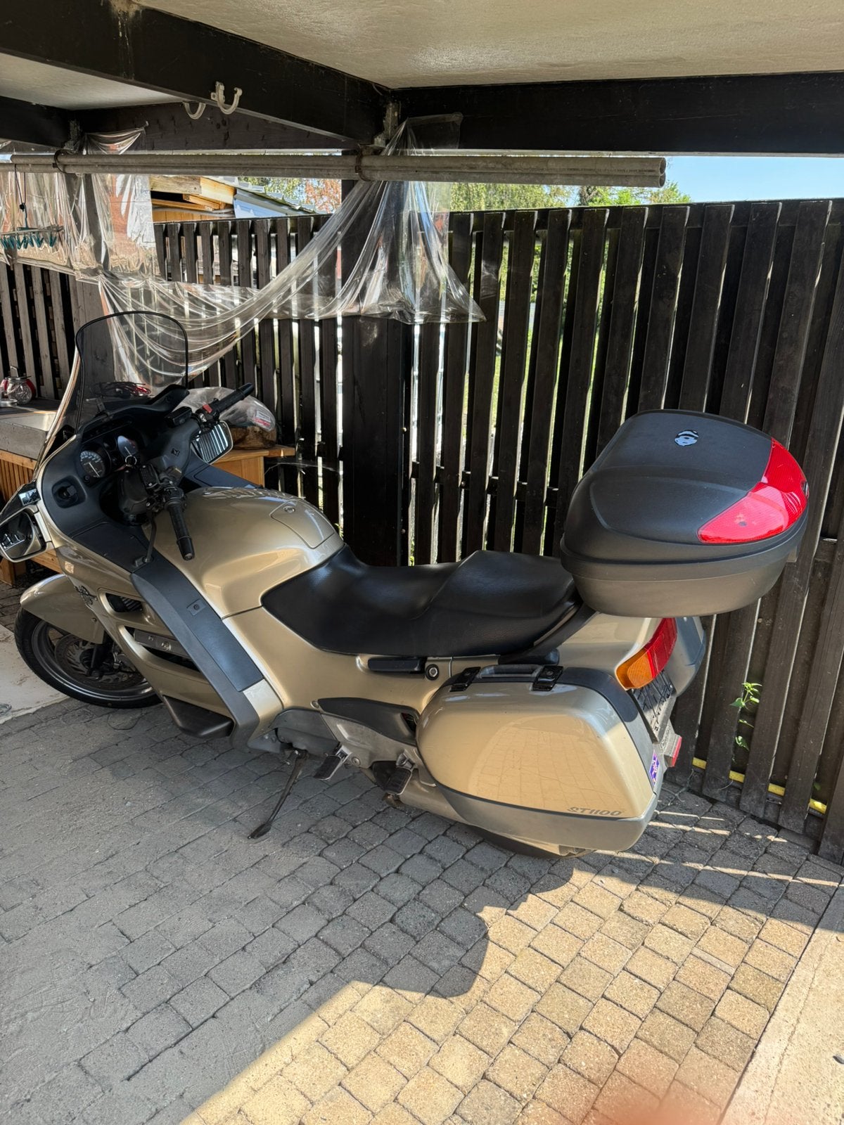 Honda pan 1999 ( goed lezen ), Motoren, Motoren | Honda, Particulier, Toermotor, 4 cilinders, Cardan-aandrijving, Handgeschakeld