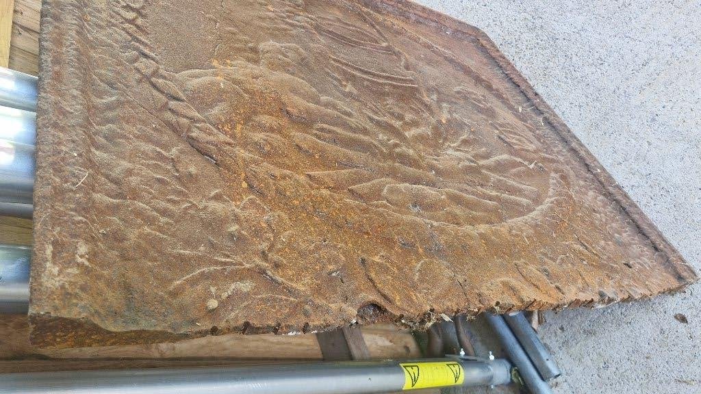 Grande taque de cheminée en fonte au décor de chien et chat, Enlèvement, Utilisé, Cheminée au bois