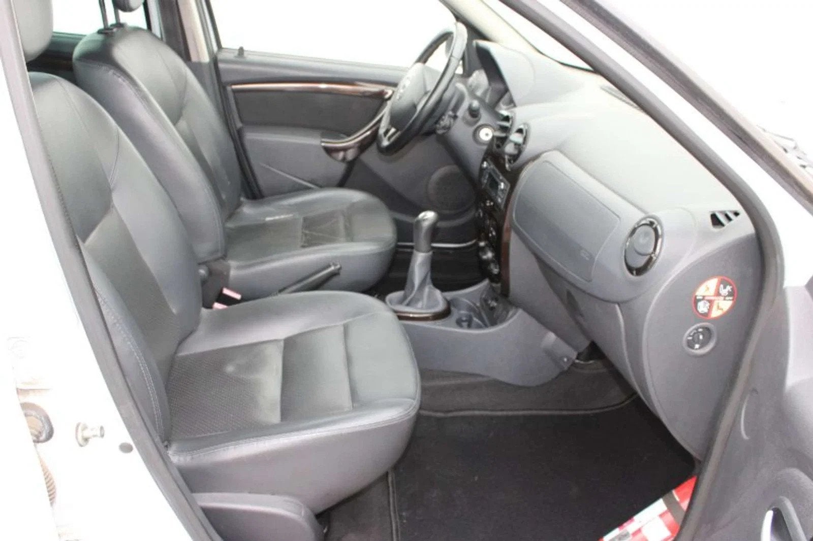 Dacia Duster Duster 1.6i 4x2 inclusief 2 JAAR garantie!, Auto's, Euro 5, 105 pk, Gebruikt, Zwart