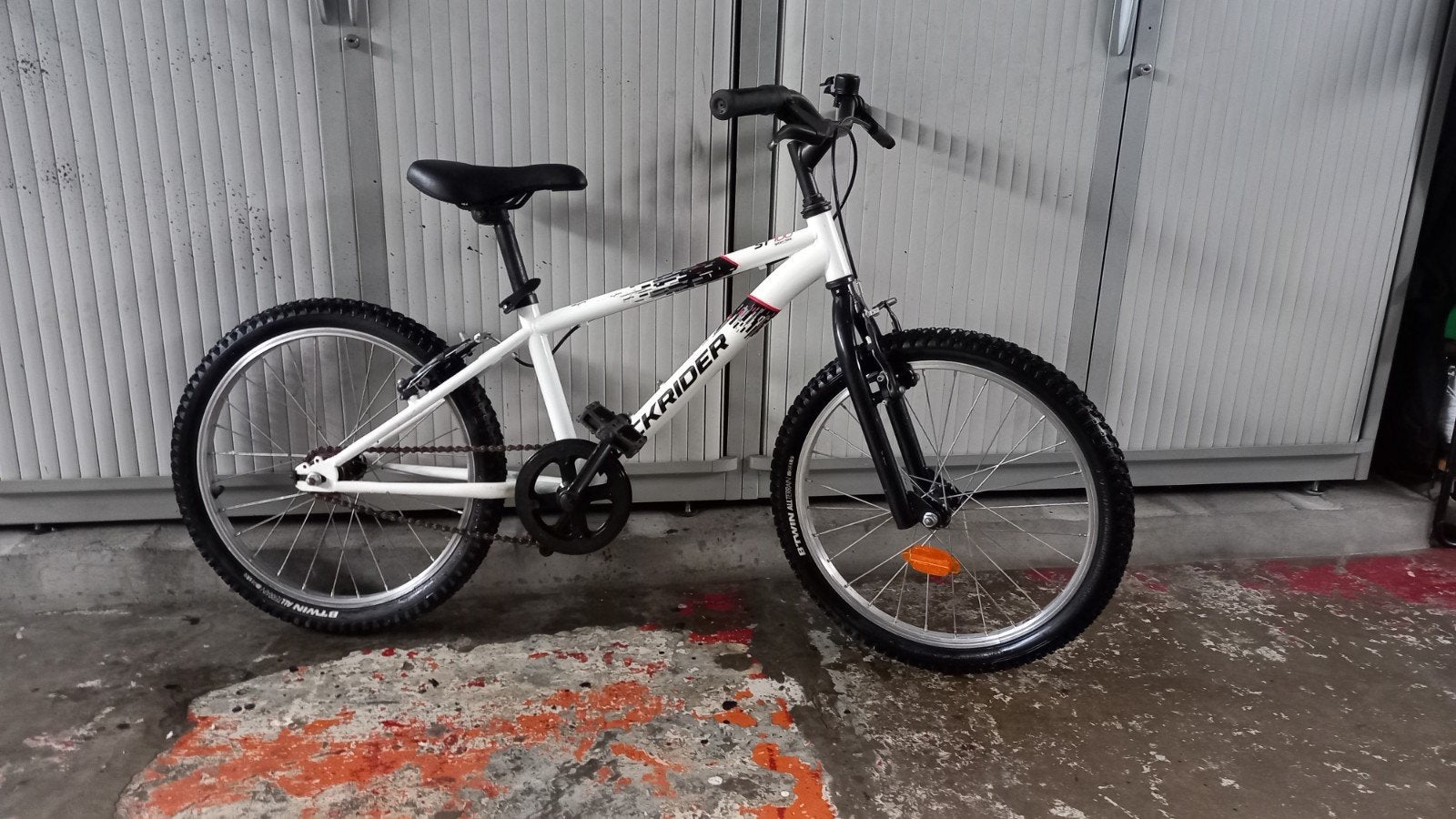 Beou vélo enfant 20pouces (très peu utilisé sans les vitesse, Maison & Meubles, Cuisine | Casseroles & Poêles, Enlèvement ou Envoi