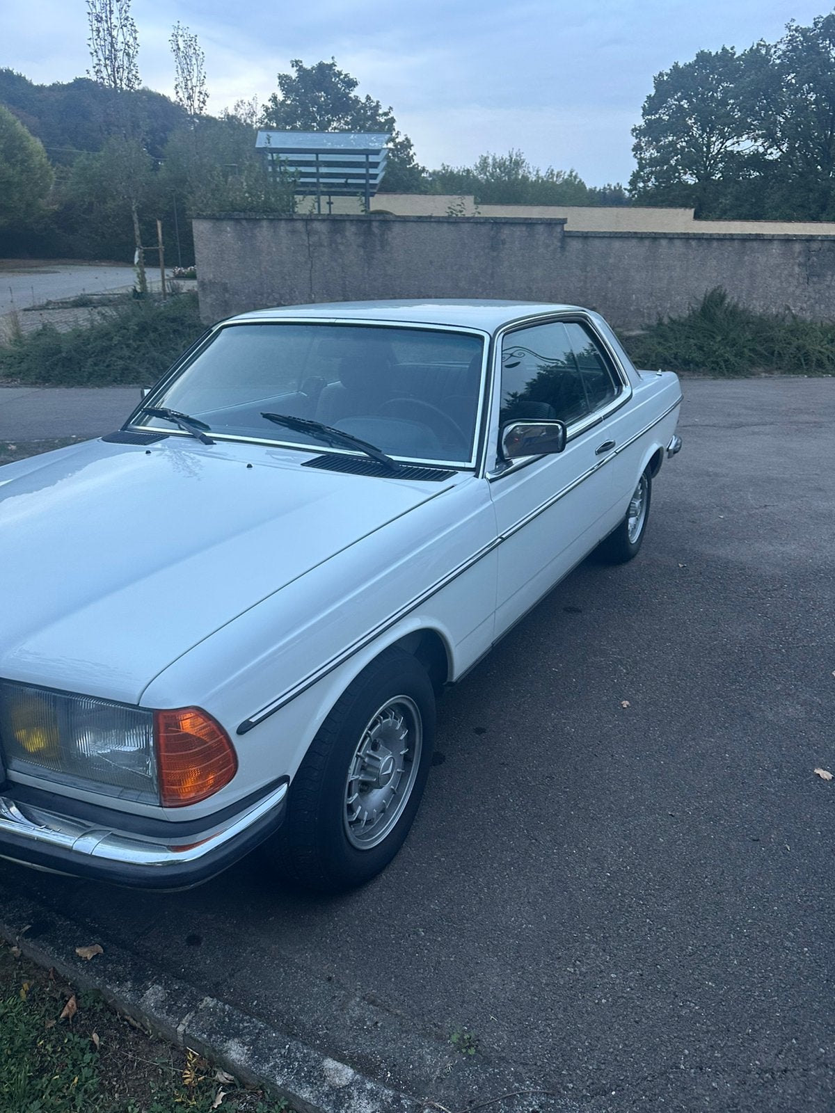Mercedes 280 ce 6 cylindres + moteur amg et boite 212 cv, Auto's, Automaat, 135 kW, Wit, Mercedes-Benz