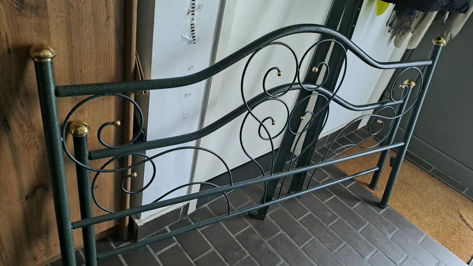 metalen bed, Enlèvement