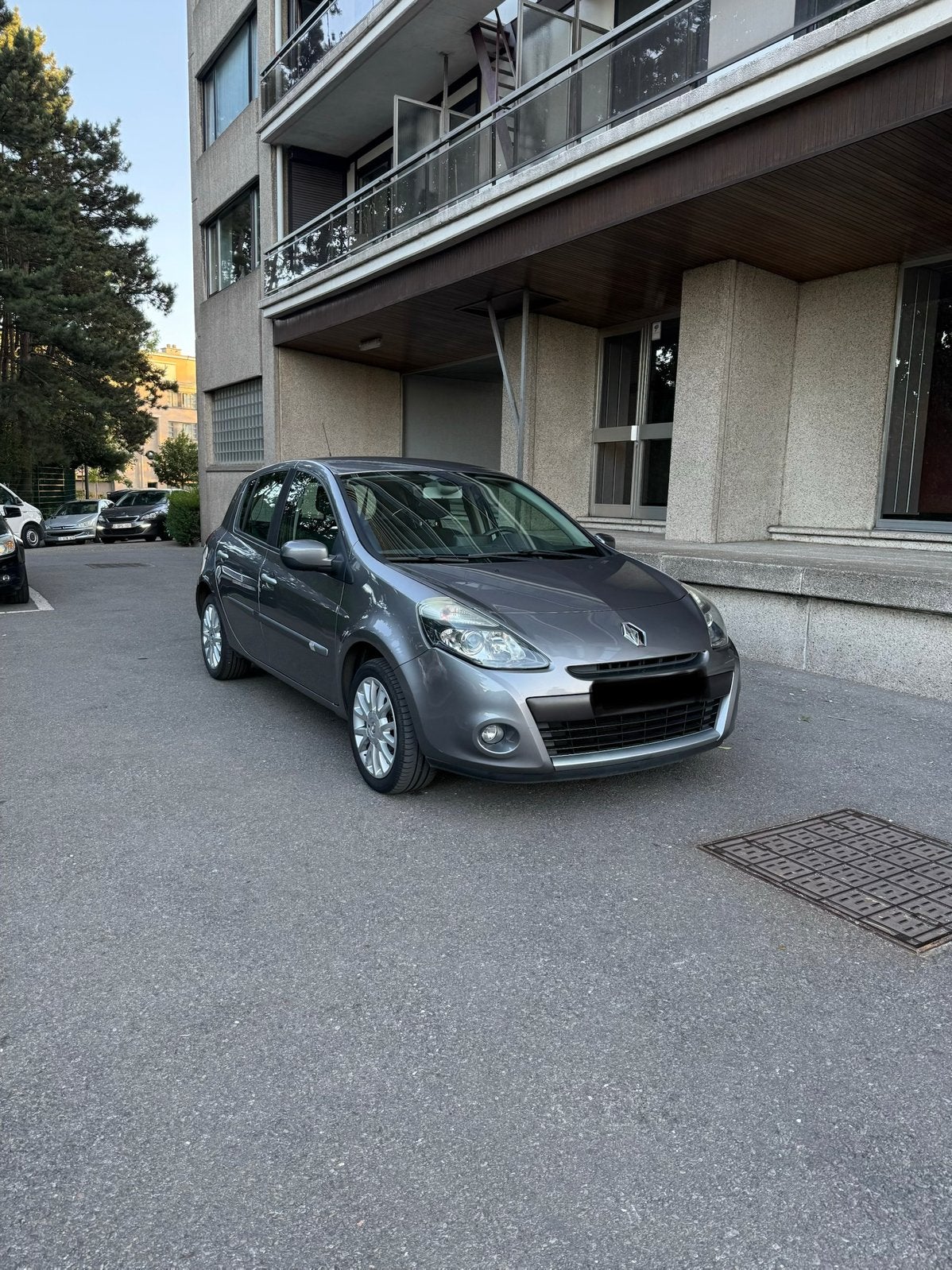 Renault Clio automaat van 2010 al gekeurd voor verkoop, Automaat, Parkeersensor, Particulier, Te koop