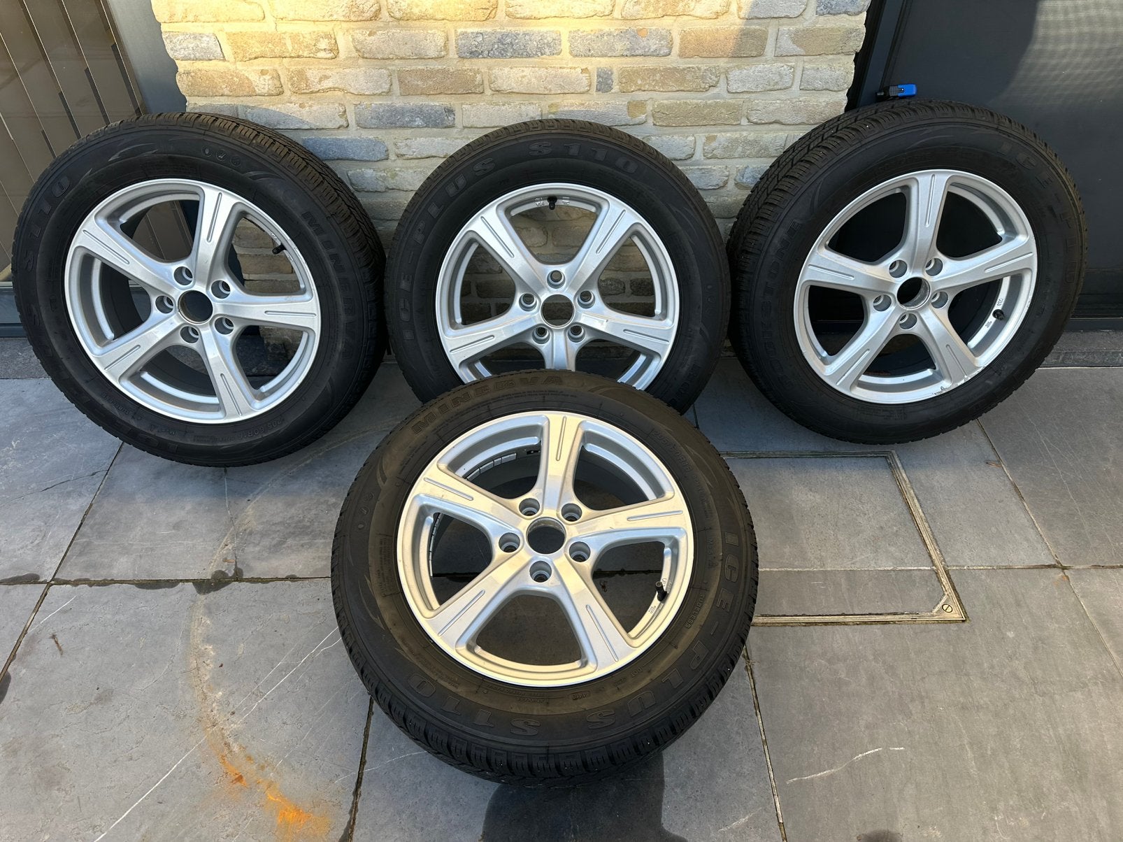 JANTES & PNEUS AUDI A4 B8 / 205 / 60 / R 16 / M & S MINERVA, Auto-onderdelen, Ophalen, 16 inch, Banden en Velgen, Nieuw