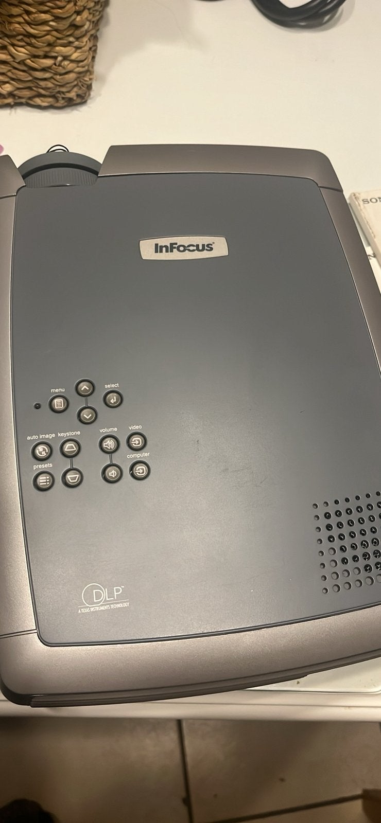 Beamer, Audio, Tv en Foto, Ophalen, Zo goed als nieuw, Infocus