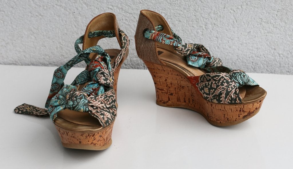 Prachtige sandalen met sleehak 38, Shy, Zo goed als nieuw, Sandalen of Muiltjes, Ophalen of Verzenden