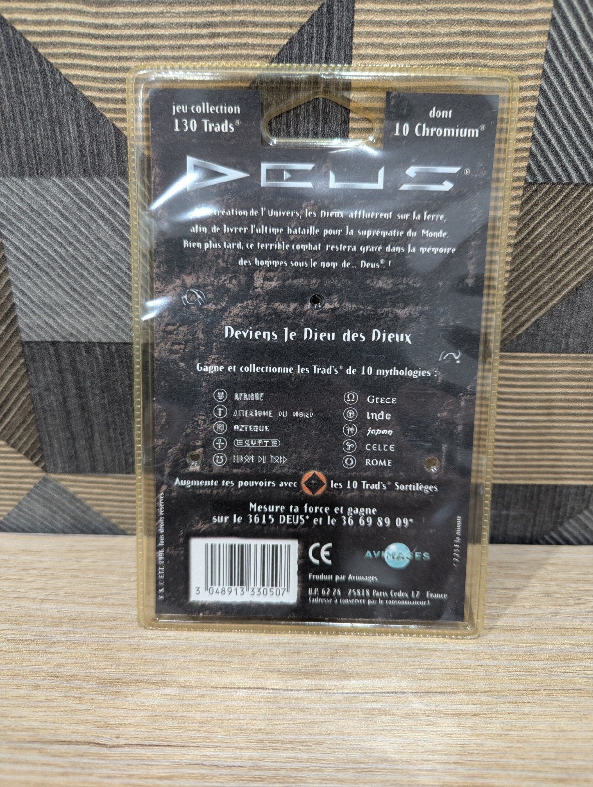 1996 Nieuwe verzegelde Deus Card Booster

Booster uit 1996,, Ophalen of Verzenden