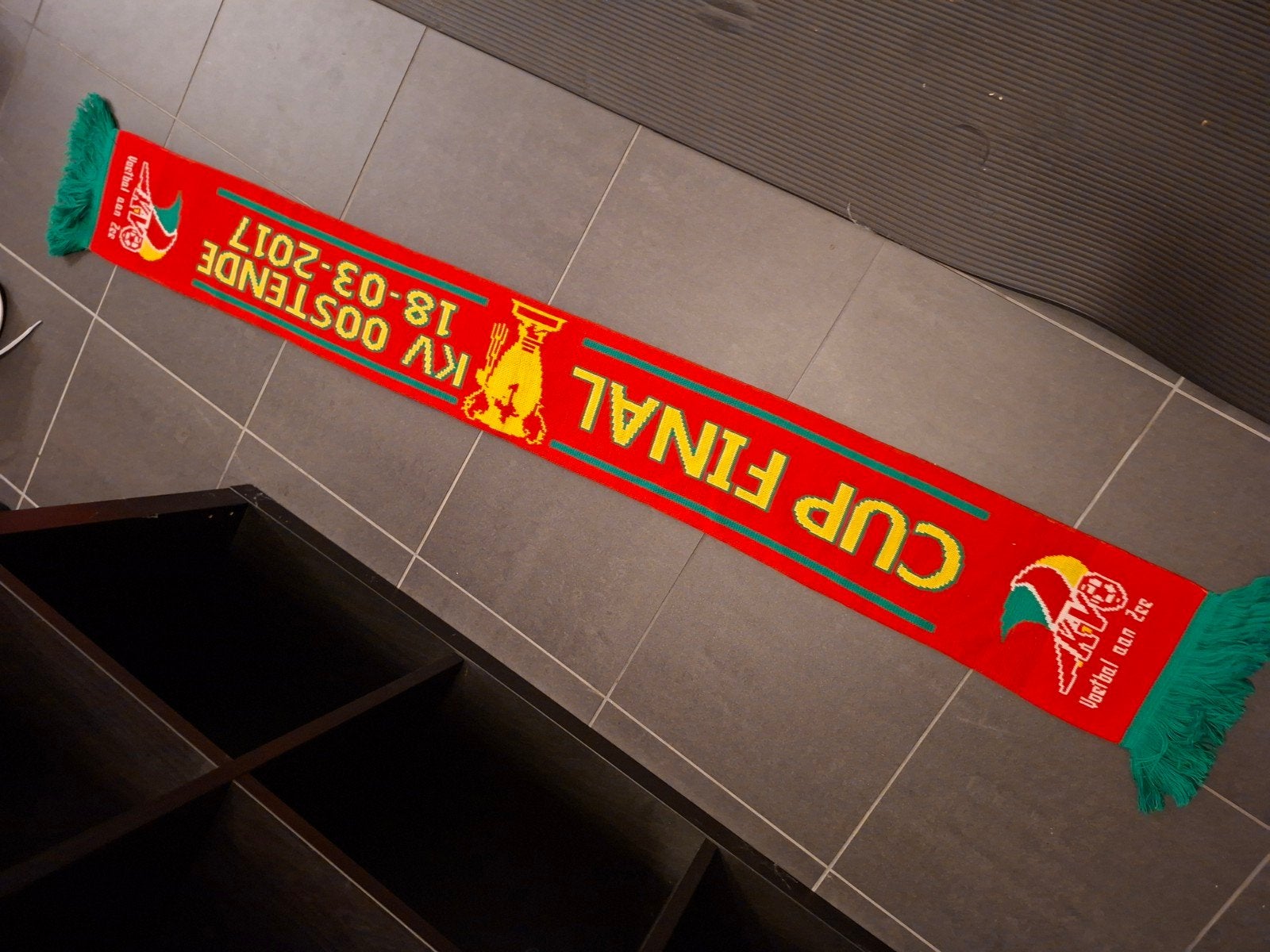 kv oostende sjaal, Ophalen, Zo goed als nieuw