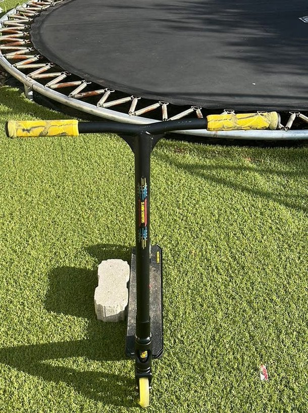 Slamm Classic V9 Stuntstep – Zwart / Geel, Ophalen, Zo goed als nieuw