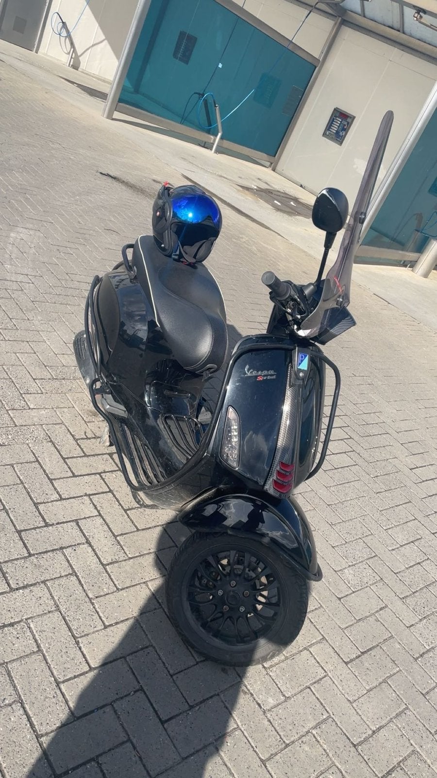 Vespa sprint 2017 a klasse, Fietsen en Brommers, Ophalen, Zo goed als nieuw