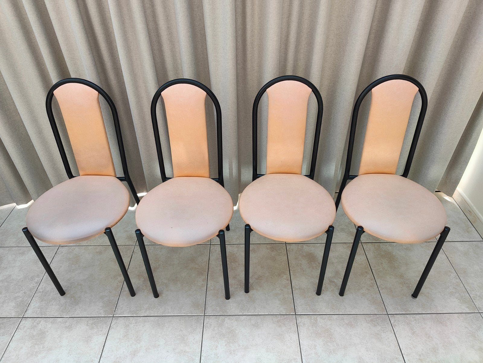 4 keukenstoelen, Ophalen