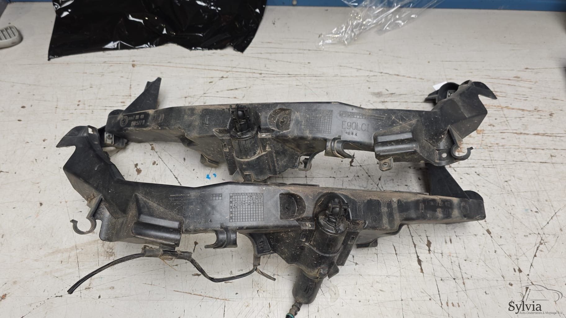 Koplamphouder set BMW 3 serie E90 E91 LCI 51647138401 713840, -, Utilisé, -, -