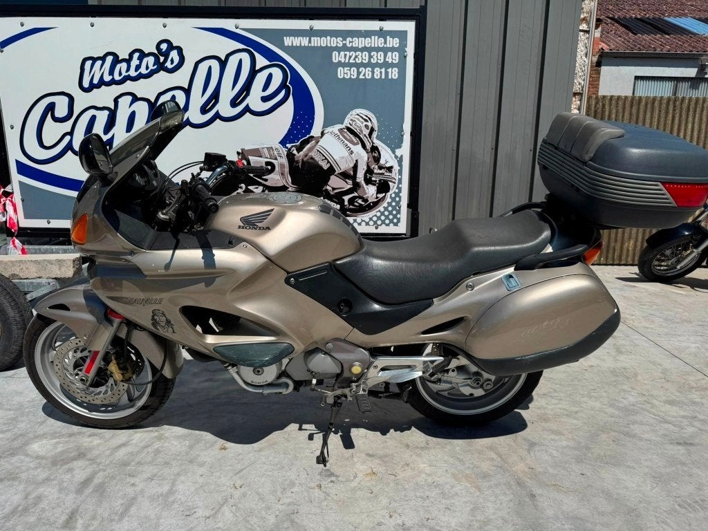 Honda 	Deauvile 650, Motoren, Bedrijf, Meer dan 35 kW, 650 cc