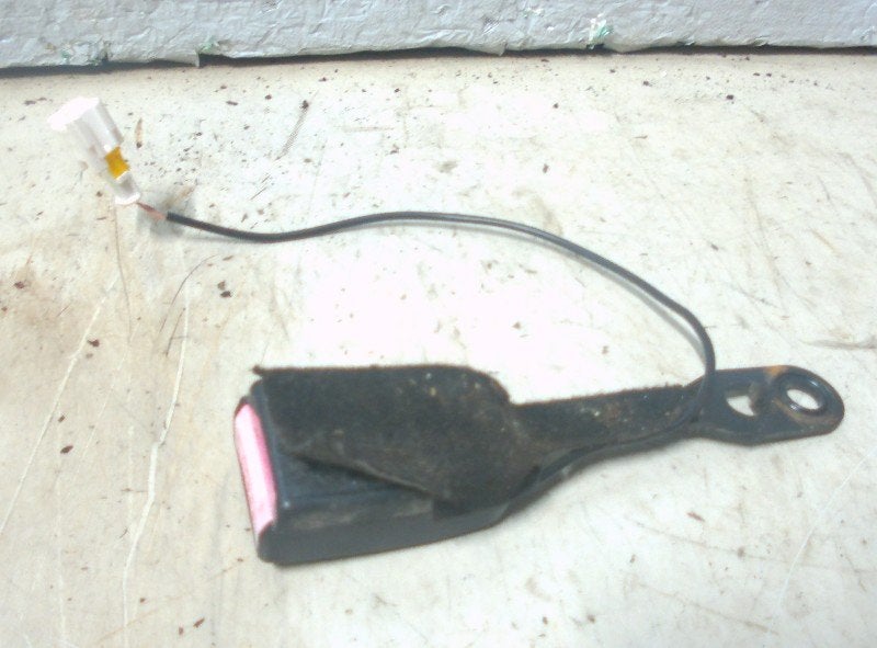 BOUCLE DE CEINTURE DE SECURITE AVANT DROIT 407 (6C / J), Kontakt-peugeot@peugeot.com, Utilisé, Peugeot Deutschland GmbH, Bahnhofsplatz
65423  Rüsselsheim, DE