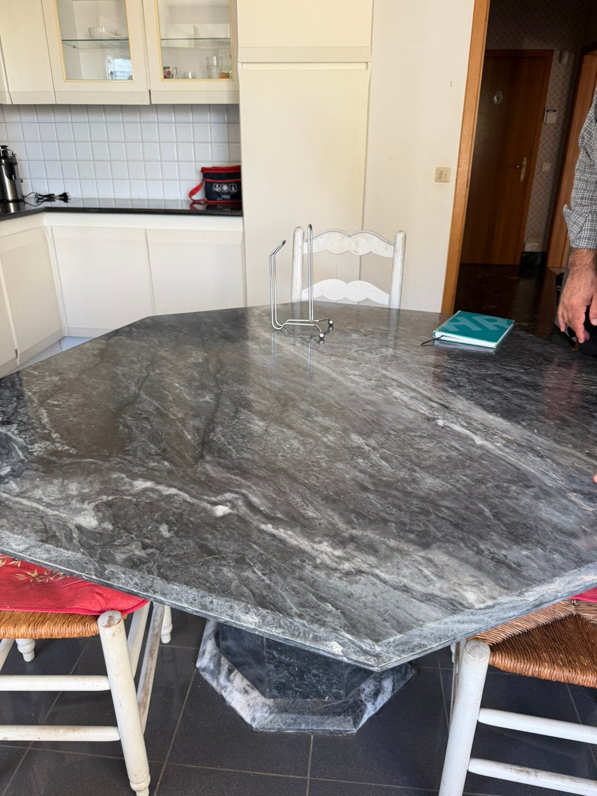 À vendre — Table à manger en marbre véritable, Maison & Meubles, Enlèvement, Comme neuf