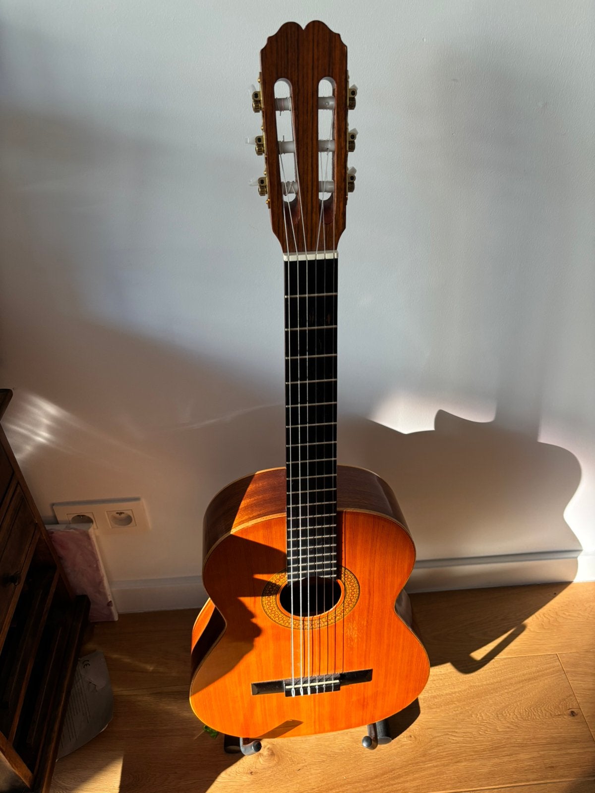 Guitare classique espagnole Almira Sevilla, Musique & Instruments, Instruments à corde | Guitares | Acoustiques, Enlèvement, Comme neuf