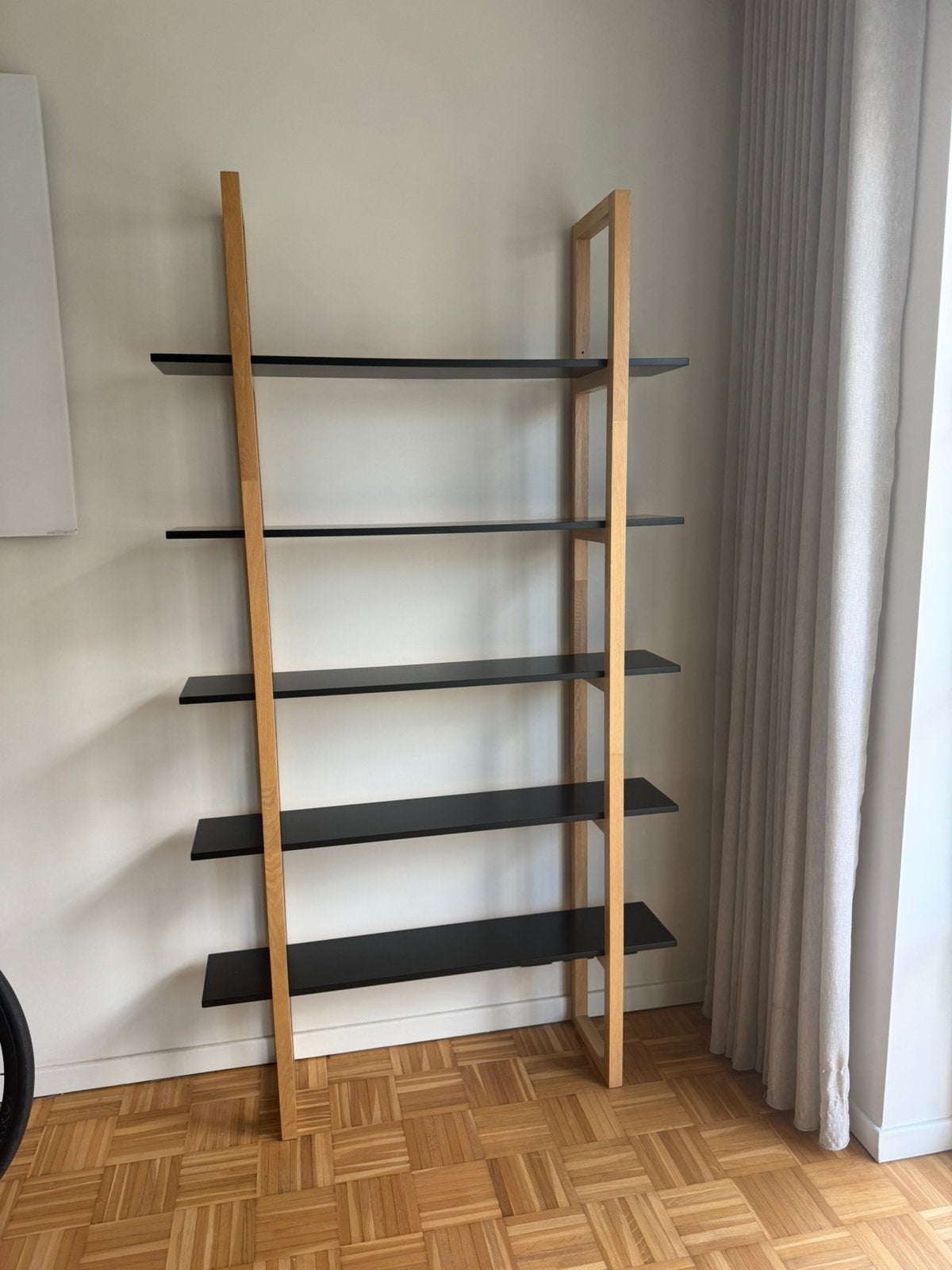 Modern wandrek, Huis en Inrichting, Kasten | Stellingkasten, Zo goed als nieuw, Ophalen