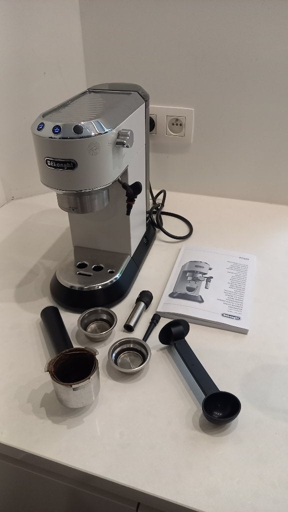 Delonghi EC685 koffiezetapparaat (defect), Ophalen, 10 kopjes of meer, Gemalen koffie, Niet werkend