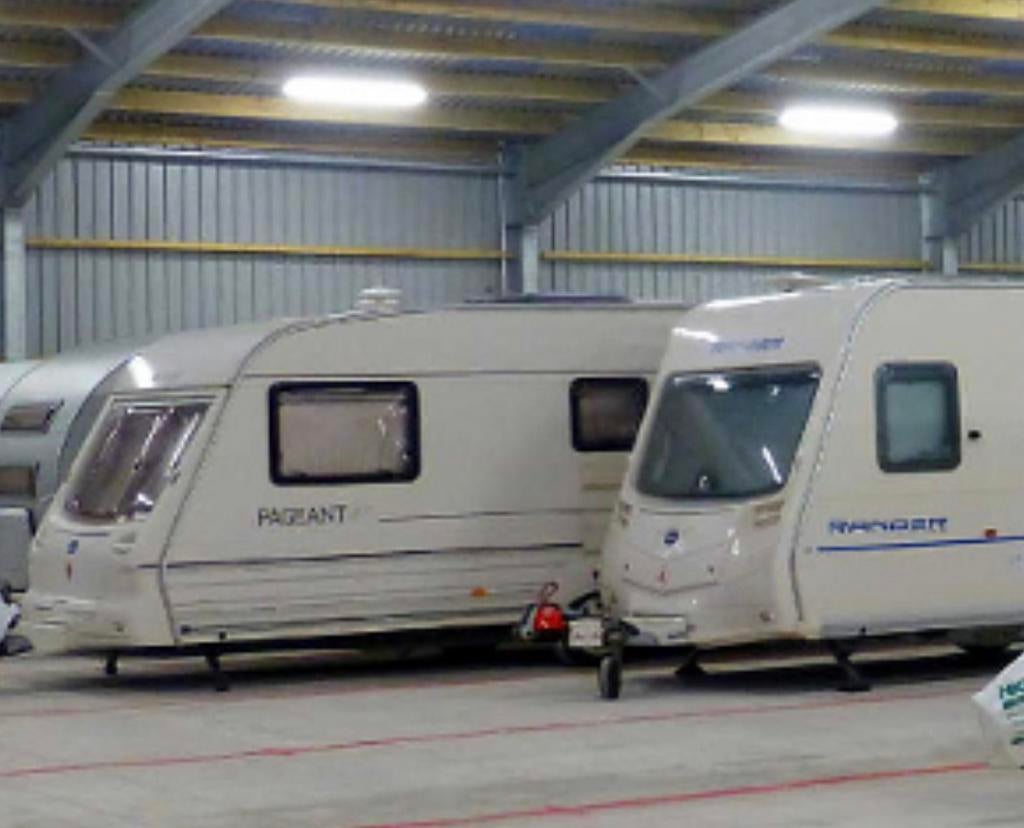 Entreposage et stockage caravanes, bateaux, camping-cars., Enlèvement