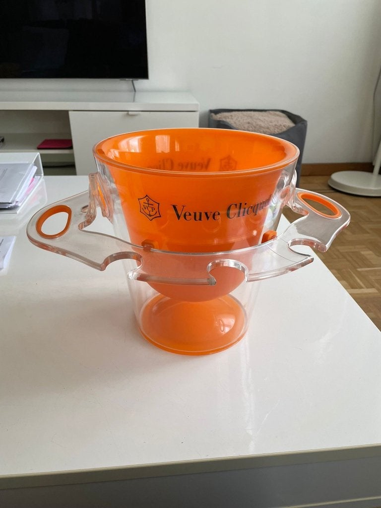 SEAU À GLACE Veuve Cliquot avec porte-verre, Maison & Meubles, Accessoires pour la Maison | Autre, Comme neuf, Plastique, Orange