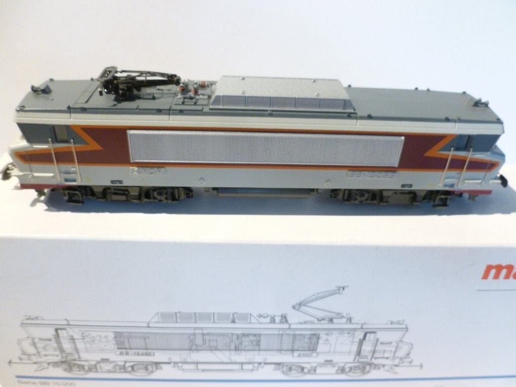 TRAINS HO, Enlèvement ou Envoi, Courant alternatif, Comme neuf, Locomotive