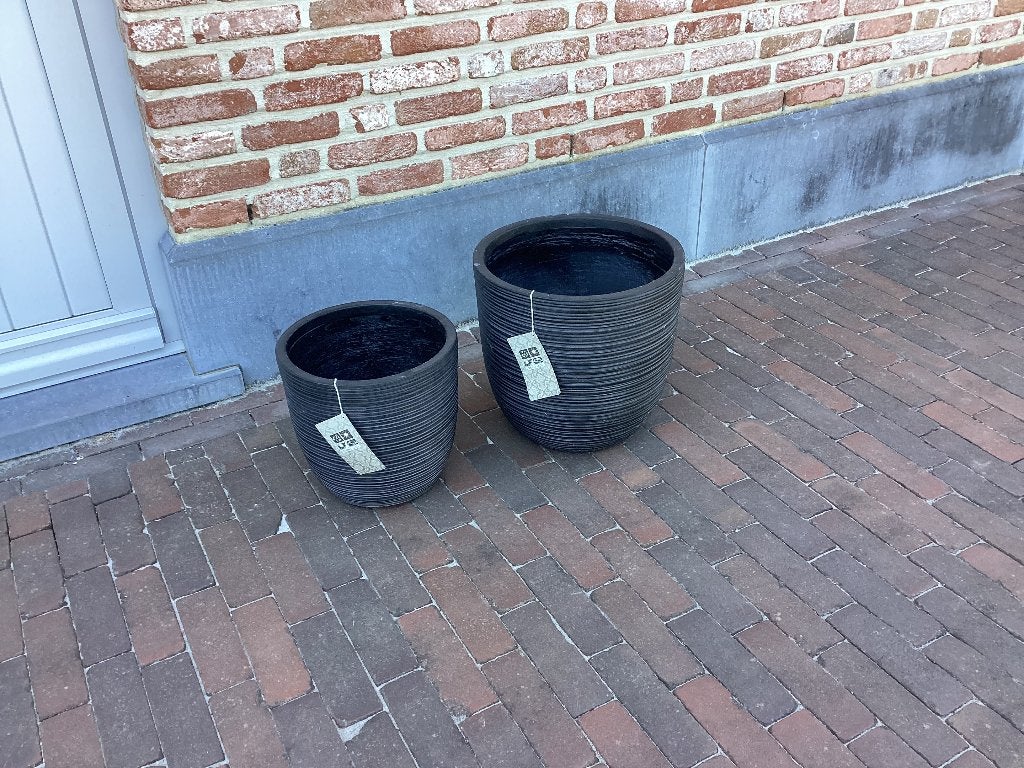 2 nieuwe stenen bloempotten ( met label), Tuin en Terras, Ophalen, Steen, Rond, Nieuw