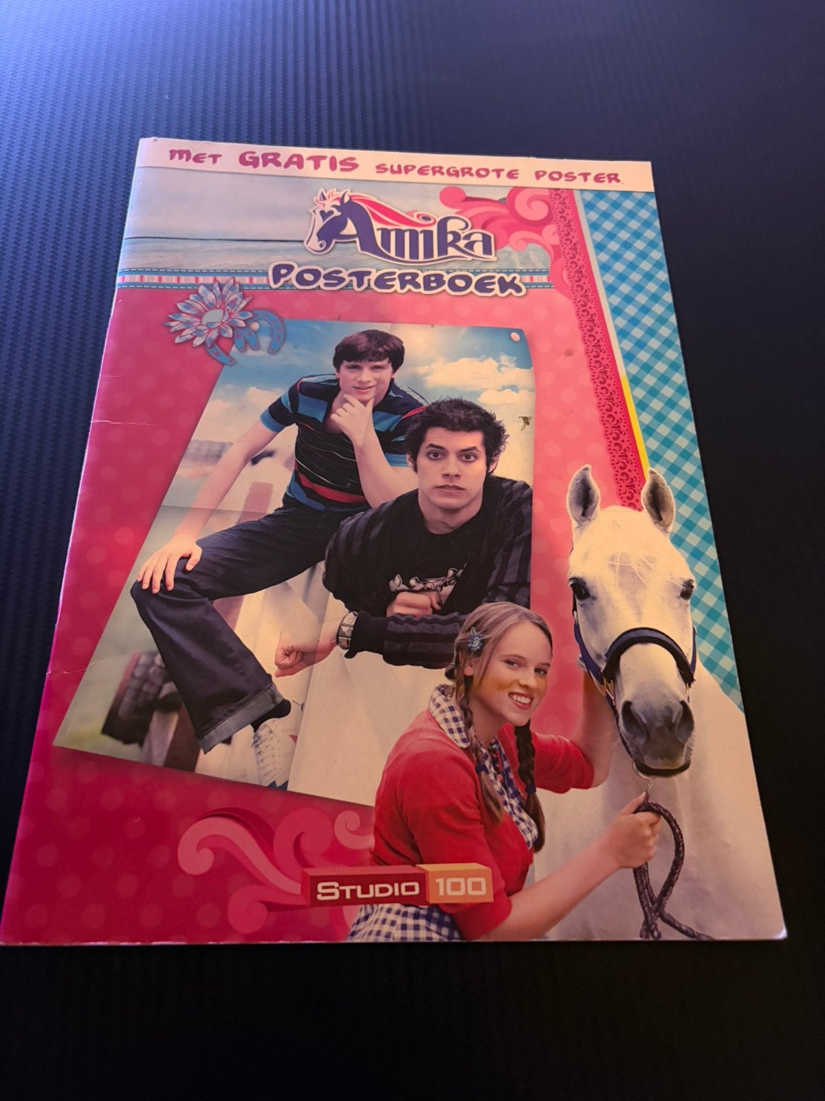Amika Posterboek – Studio 100 – met gratis poster, Enlèvement ou Envoi, Affiche ou Poster pour porte ou plus grand, Autres formes