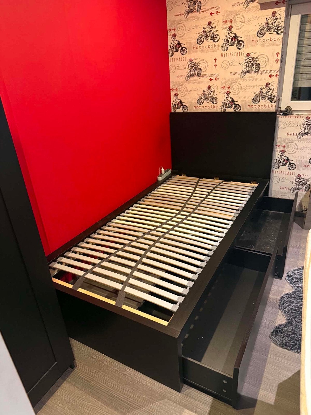 bedframe met lattenbodem en bureau met bijzetkastje te koop, Huis en Inrichting, Slaapkamer | Bedden, Ophalen, Gebruikt, Eenpersoons