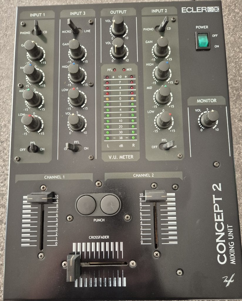 table de mixage, Musique & Instruments, Enlèvement ou Envoi, Utilisé, Moins de 5 canaux, Entrée micro