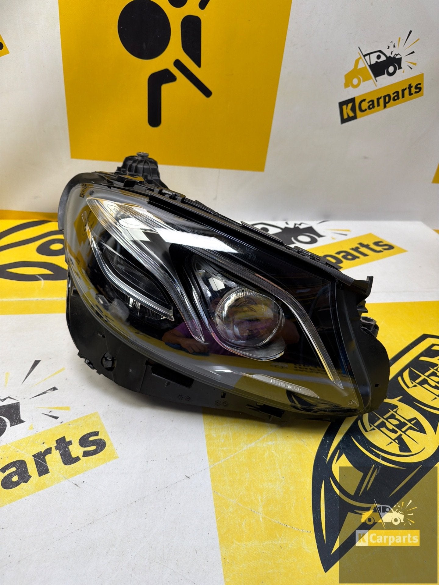 Phare LED droit Mercedes Classe E W213 A2139067606KZ multibe, Mercedes-Benz AG, Mercedes-Benz, Utilisé, Mercedesstrasse 120
70372  Stuttgart, DE