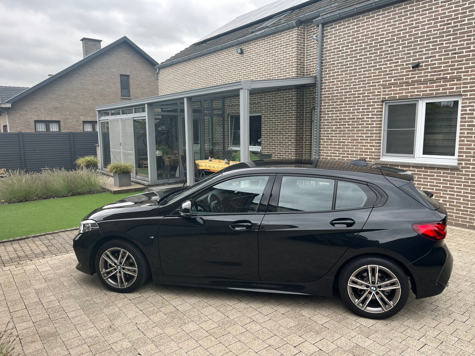 Prachtige BMW 116i M-pack binnen en buiten, 1 Reeks, LED verlichting, 0 kg, Leder en Stof