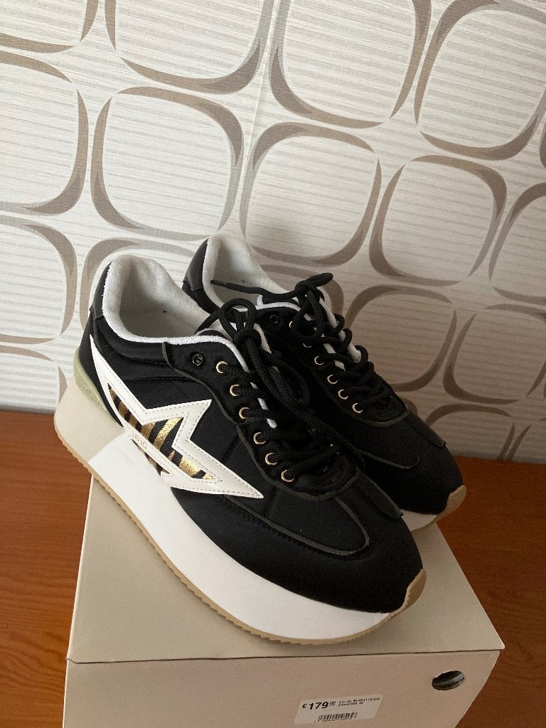 NIEUWE Liu Jo sneakers, Kleding | Dames, Schoenen, Ophalen, Sneakers