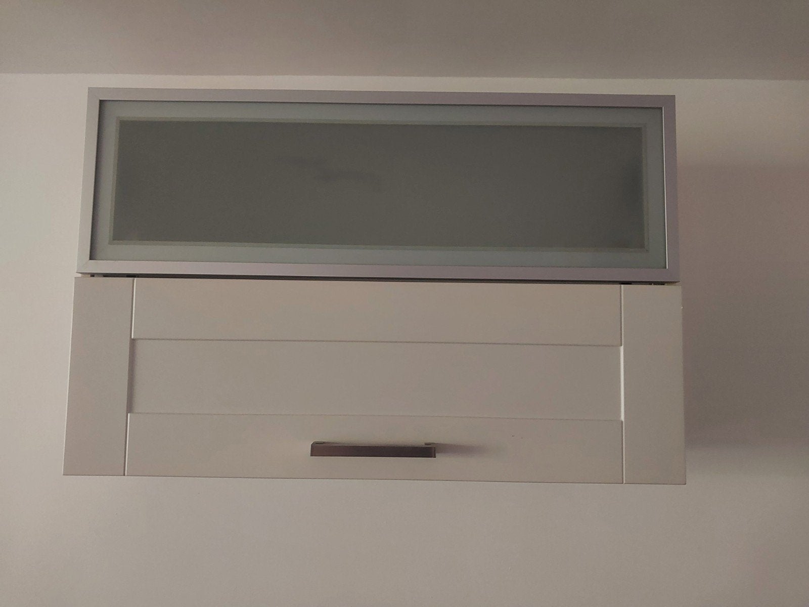 Armoire murale, Gebruikt