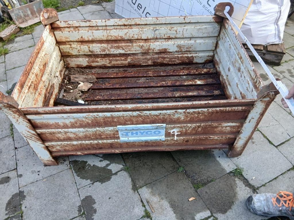 Metalen stapel / kraanbak, Ophalen