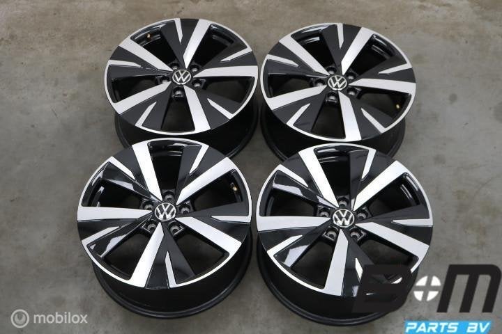 Org. 18 inch Catania R-Line velgen VW Golf 8 5H0601025AQ, Auto-onderdelen, Banden en Velgen, 18 inch, Gebruikt, Velg(en), Personenwagen