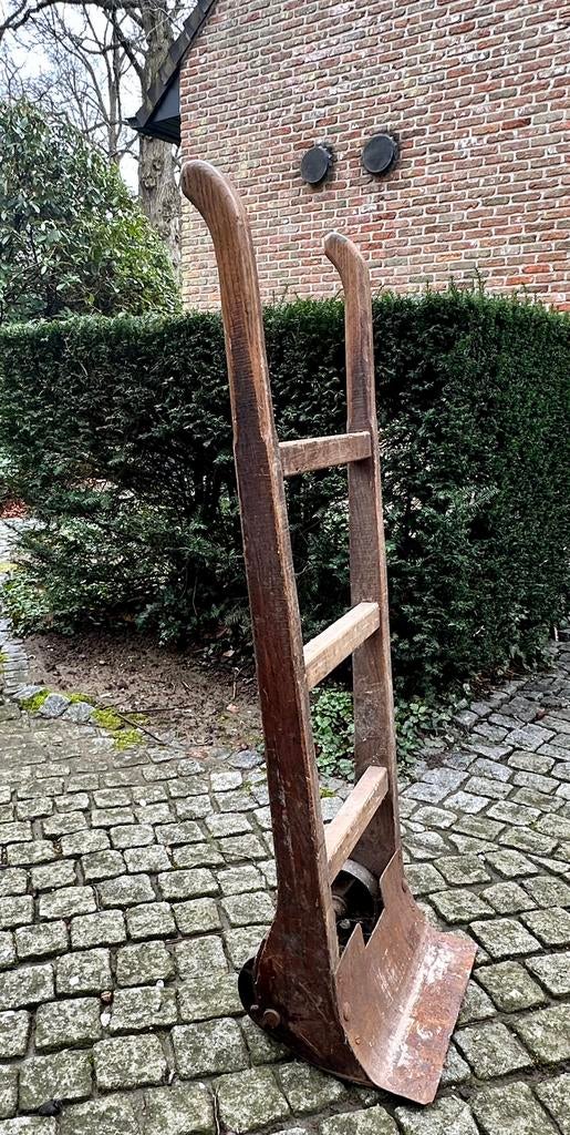 Steekwagentje antiek (koffiebranderij), Ophalen